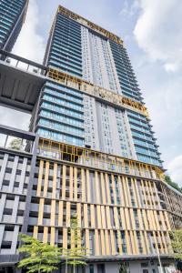 吉隆坡EUcation Home - Opus Residence的正在建造一座高楼
