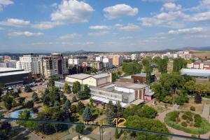 GjakoveHOTEL 12的城市空中景观和建筑