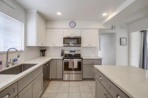 OceanCatcher - newly remodeled 3 bedroom retreat with ocean view in the heart of Mission Beach, sleeps 10平面图