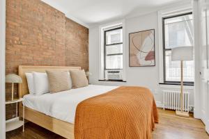 Kips Bay 1BR w WD nr E River 6 Train NYC-829客房内的一张或多张床位