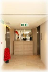 香港救世軍-卜維廉的建筑走廊,有植物的房间