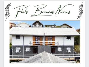 坎波斯杜若尔当Flats Brancas Nuvens的房屋两张照片的拼贴