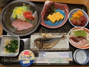 富士河口湖赤石旅馆的托盘,有不同种类的食物