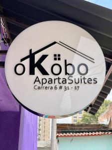 波哥大Súper Apartamento central en Casa Colonial Bogotá的商店的丰田电器中心标志