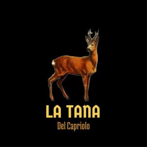 Prati di TivoLa Tana del Capriolo的一张鹿的照片,上面写着“塔纳”