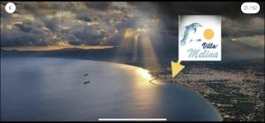 卡拉马塔Best Located Melina Escape的阳光灿烂的天空,欣赏海景