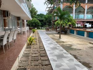 Amanzara Bohol Resort内部或周边的泳池