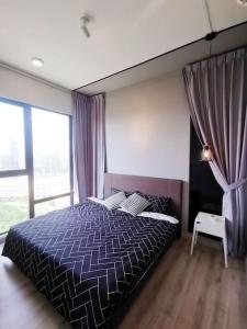 2802mosaic southkey-lejollax jb centrel 2 bedroom客房内的一张或多张床位