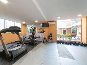 马瑙斯马瑙斯高旅馆的健身房、跑步机和健身房