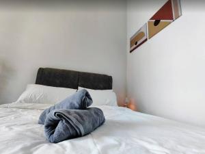 Spacious City Duplex 2 to 6pax, 1U-Ikea-Curve, Netflix客房内的一张或多张床位
