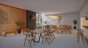 巴亚尔塔港Condo Temis Vallarta的一间设有木桌和椅子的餐厅