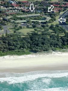 巴利纳Ballina Beach Resort的享有海滩和海洋的空中景致
