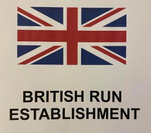 比拉尔瓦Villa Alta的英国人经营的标志,带有英国人的经营标志