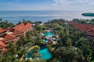 努沙杜瓦The Westin Resort Nusa Dua, Bali的享有度假村和海洋的空中景致