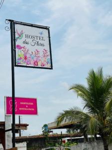 贝伦Hostel das Flores的花柱上的旅馆标志