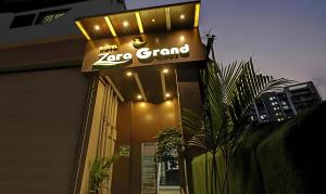 孟买ZARA GRAND HOTEL的建筑物一侧的z带大号标志