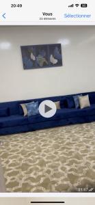 努瓦克肖特1704 B Tevragh zeina的一张房间蓝色沙发的照片