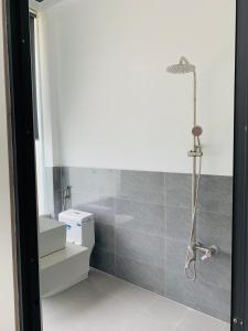HomeStay KV2的一间浴室