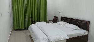RADHA BNB ( HOMESTAY )客房内的一张或多张床位