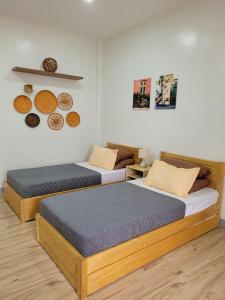 TalibonCAP Apartments的双床间设有2张单人床。