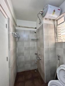 Good Stay 2 BHK Flat 301的一间浴室