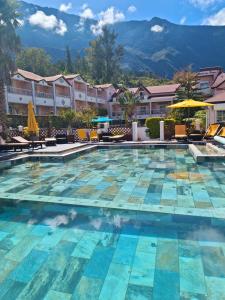 锡拉奥雪酒店的山地酒店的一个游泳池