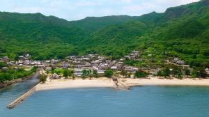 小豆岛KINHOMARU - Vacation STAY 81323v的海滩上小镇的空中景色
