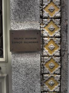 波尔图Palace Museum - Espaço Palmeiras的宫殿博物馆的标志,它使宫殿的绘画作品显得更加精妙