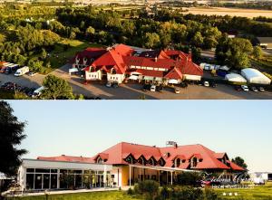 维隆兹隆纳维兰达酒店的享有带停车场的大型建筑的顶部景色