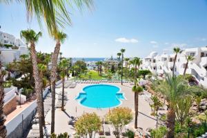 莫哈卡尔普韦布洛英达洛度假俱乐部最佳酒店的享有度假村的空中景致,设有游泳池和棕榈树