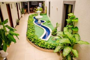 纳塔尔意大利亚海滩酒店的植物建筑中的喷泉模型