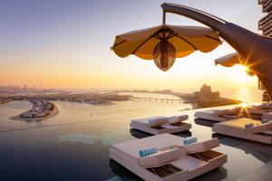 迪拜Atlantis The Royal的从酒店的雨伞上可欣赏到水景