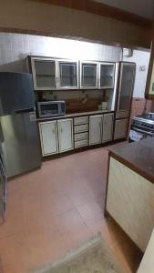 开罗شقة مفروشة للايجار فندقية جنينة مول الرئيسي的厨房配有不锈钢用具