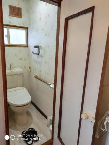 小樽Bay View House private room / Vacation STAY 3667的一间带卫生间和水槽的浴室