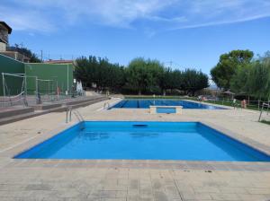CretasCasa Mineta的蓝色海水大型游泳池