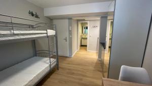 Süßes kleines und zentrales Apartment für zwei Personen mitten in Hamburg客房内的一张或多张双层床