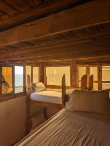 阿加迪尔darna surf house anza的海景客房 - 带两张床