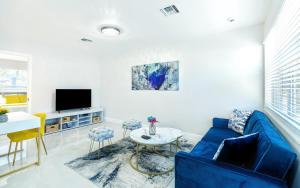 Azul Suite - Upscale 1-Bedroom Unit的休息区