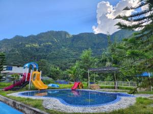 BeniThe Heritage at Lamakhet Hotel的山地度假村的游泳池