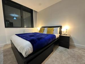 1 Bed Apartment near Old Trafford with free car park客房内的一张或多张床位