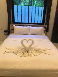 M&N Guesthouse Kata客房内的一张或多张床位