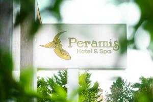 安塔利亚Peramis Hotel & Spa的读过酒店和水疗中心的标语