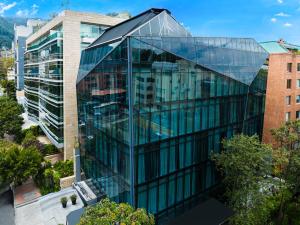 波哥大收集93GHL酒店的玻璃建筑的空中景观