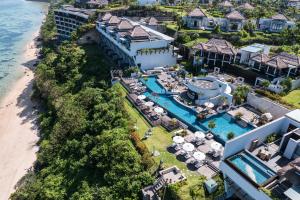 努沙杜瓦巴厘岛萨玛贝别墅酒店的享有度假村和海滩的空中景致