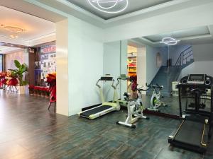 张家界张家界泊睿庭院酒店(天门山店)的健身房设有跑步机,健身房提供健身自行车