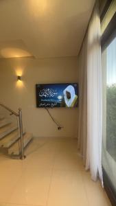 Hawana salalah Apartment Mimosa的电视和/或娱乐中心