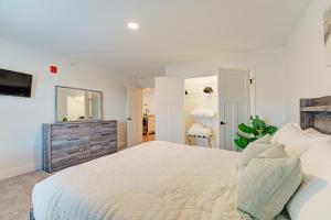 Cozy Escape with Modern Comfort in Central Auburn - 1BD, 1BA Apartment客房内的一张或多张床位