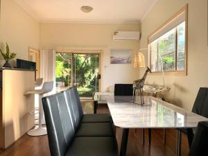 Oasis 5 Bedroom Charming House的休息区