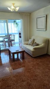 APARTAMENTO PLAYA AZUL的休息区