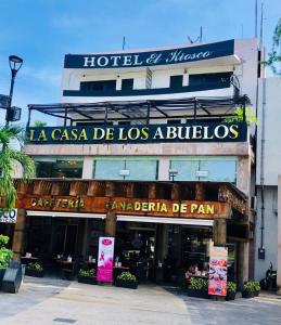 阿卡普尔科Hotel zócalo abuelos的标有读取la casa de los lobos的旅馆